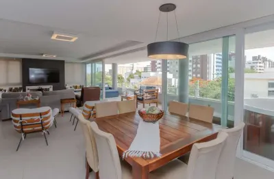 Apartamento de 230 m² com 3 suítes e 3 vagas no bairro menino deus.