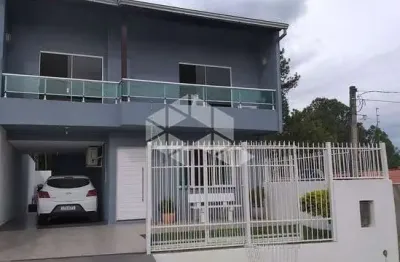 Sobrado de 150 m², casa toda em porcelanato e gesso.