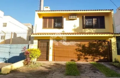 Casa com 3 quartos à venda na Avenida Lageado, 207, Petrópolis, Porto Alegre