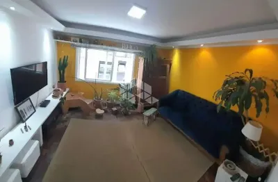 Ótimo apartamento, de frente, bem arejado e iluminado. são 3 dormitórios, 1 suíte, banheiro social,