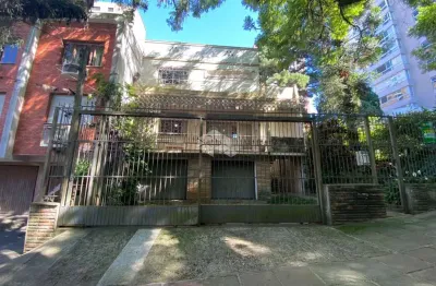 Casa 05 dormitórios, 04 vagas, com 301m² no bairro petrópolis porto alegre.