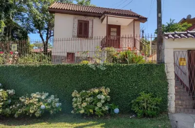Casa com 3 dorm, living bem localizada no bairro taarumâ.