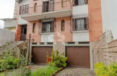 Apartamento com 135 m², 2 dormitórios, suíte, amplo living, banheiro social, copa cozinha, despensa e 2 vagas