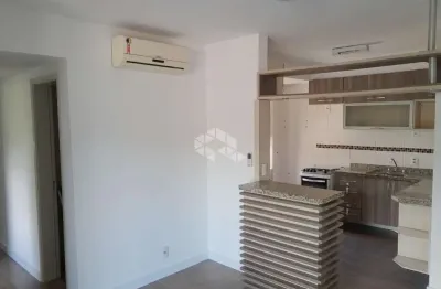 Excelente apartamento de frente com sol da manhã, possui 03 dormitórios.