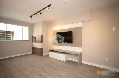 Apartamento com 2 dormitórios,  suíte, living,  churrasqueira.