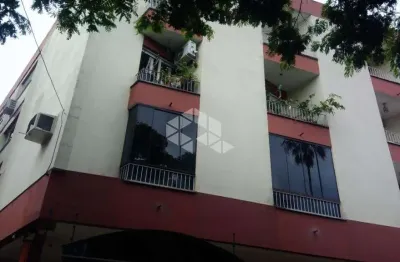 Apartamento com 2 dorm, 1 vaga coberta no bairro petrópolis.