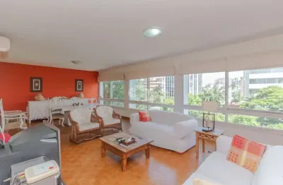 Apartamento 3 quartos, suíte e vaga no Moinhos de Vento em Porto Alegre/RS