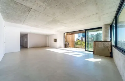 Apartamento com 3 suítes e 3 vagas próximo ao Grêmio Náutico União