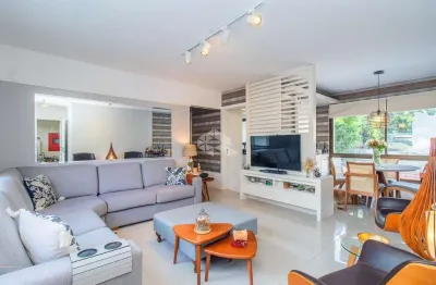 Apartamento com 3 dormitórios e 2 vagas de garagem no bairro Auxiliadora / Porto Alegre