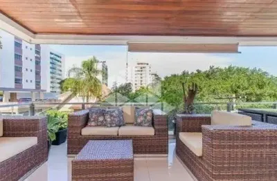 Apartamento com 3 dormitórios e ampla sacada no bairro Auxiliadora