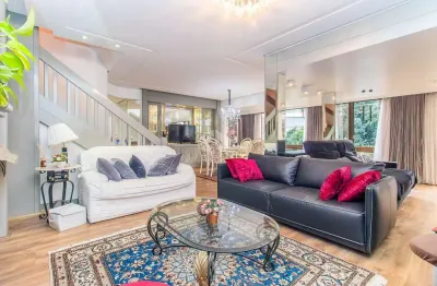 Um Clássico da Elegância: Cobertura com Terraço Privativo e Piscina