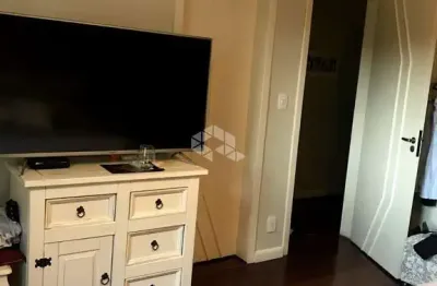 Excelente casa na garibaldina. composta de 03 dormitórios, sendo 01 suíte.