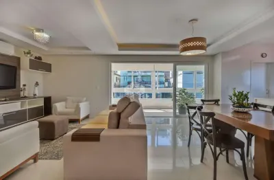 Casa residencial com 4 dormitórios com ampla sala comercial e piscina