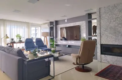 Apartamento alto padrão,  3 suítes com closet e 3 vagas de garagem