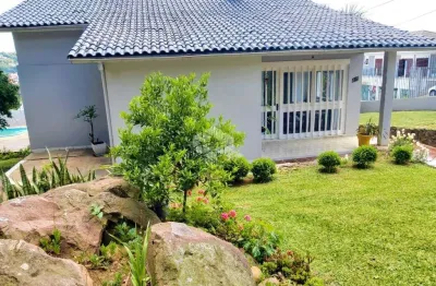 Casa com 3 quartos à venda na Rua Pedro Koff, 455, Santa Helena, Bento Gonçalves