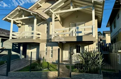 Casa ampla  na ponte seca com sistema de energia solar instalado.