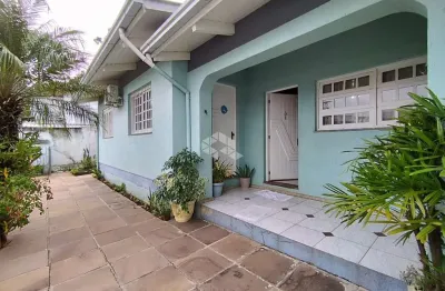 Vende-se excelente casa de 3 dormitórios semi mobiliada