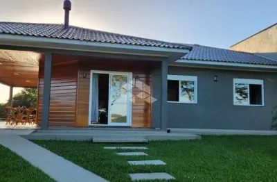 Sítio com piscina, casa de 3 dormitórios, sendo 1 suíte com closet