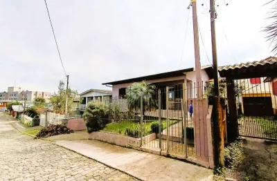 Casa em alvenaria com 03 dormitórios próxima ao quartel