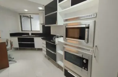 Amplo apartamento 03 dormitórios sendo 01 suíte e 01 vaga de garagem