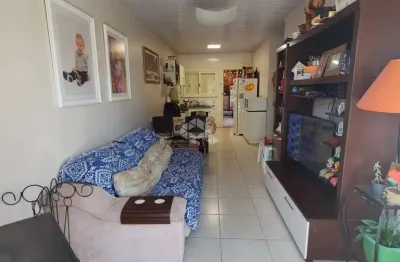 Sobrado 2 dormitórios, 121 m² de área privativa, vaga para 02 carros, localizado 2 km do centro