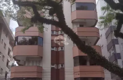 Apartamento no centro com 03 quartos sendo 01 suíte