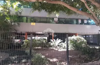 Sala comercial de andar inteiro 06 banheiros, amplo auditório e muito mais!