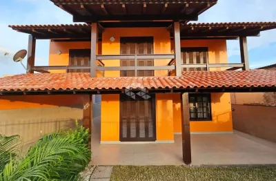 Casa 260m² 4 dormitórios,  sendo 1 suíte, 2 vagas no bairro igra norte torres rs