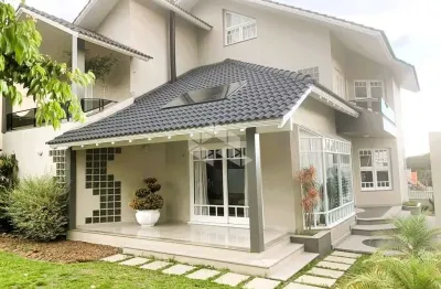 Casa mobiliada em bairro elegante e bem localizada!
