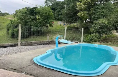 Chácara na linha paulina, com pavilhão, casa, piscina.