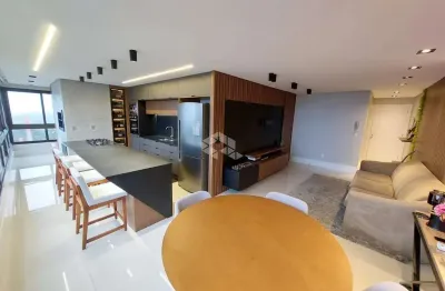 Apartamento mobiliado e decorado, 02 dorm., 87 m² privativos em localização nobre