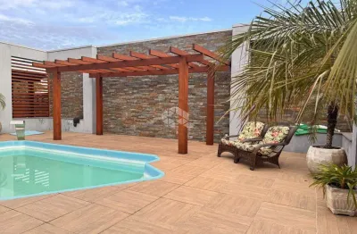 Casa semimobiliada,  piscina aquecida, deck, pergolado com 5 dormitórios, sendo 1 suíte e pronta para viver em bento gonçalves!