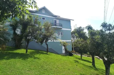 Casa a venda bairro fenavinho, com uma sala comercial espaçosa e dois apartamentos, bairro fenavinho bento gonçalves rs