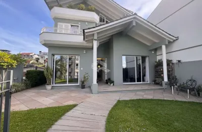 Casa semi mobiliada com 4 dormitórios/quartos sendo 1 suíte com 4 vagas