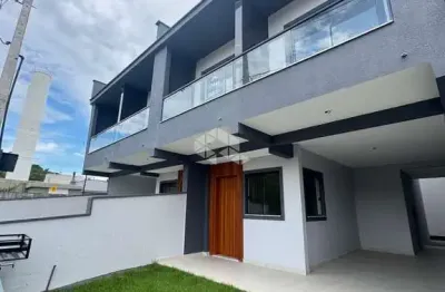 Sobrado com 3 quartos/dormitórios no bairro Sertão do Maruim, em São José- SC