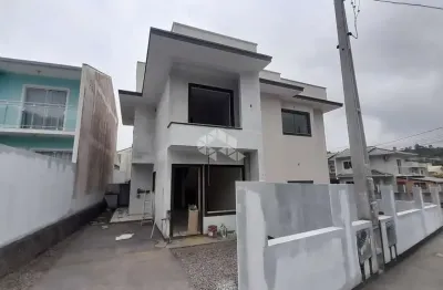 Casa com 2 suítes no bairro potecas, em são josé - sc