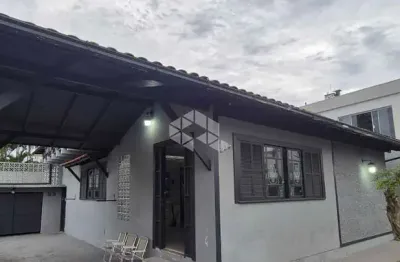 Casa com 4 quartos/dormitórios no bairro balneário, em florianópolis - sc