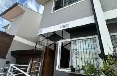 Sobrado com 2 quartos/dormitórios no bairro Potecas, em São José - SC