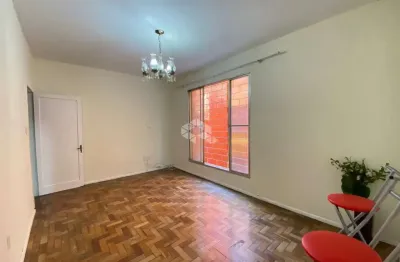 Apartamento desocupado de 2 dormitórios/quarto, com 72m² privativos