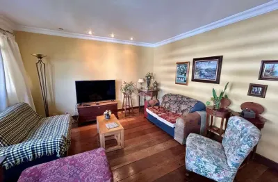 Apartamento 3 dormitórios, suíte e duas vagas no bairro petrópolis