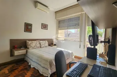 Apartamento espaçoso para venda de frente com sacada , 3 dormitórios, 78 m² privativos  no bairro farroupilha em porto alegre/rs.