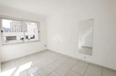 1 dorm. amplo de frente na lima e silva com varanda