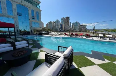 Apartamento de luxo com quatro quartos em meia praia itapema sc