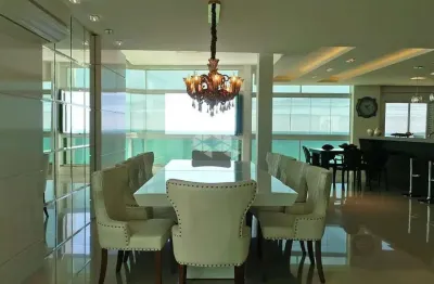 Apartamento de luxo com quatro quartos frente mar em meia praia itapema sc