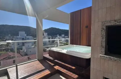 Cobertura duplex mobiliada e decorada apenas 100m da praia do mariscal