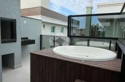 cobertura com duas suítes a 300 metros da praia de Bombas Bombinhas SC