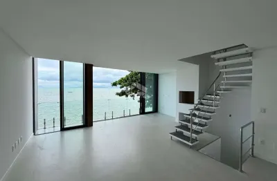 Sobrado triplex , frente mar,  em morrinhos bombinhas.