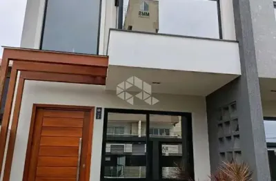 Sobrado duplex com duas suítes no canto grande em bombinhas sc.