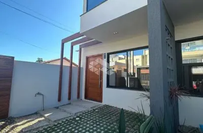 Sobrado duplex com duas suítes no canto grande em bombinhas sc.