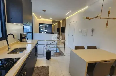 Excelente duplex com duas suítes no canto grande, bombinhas sc.